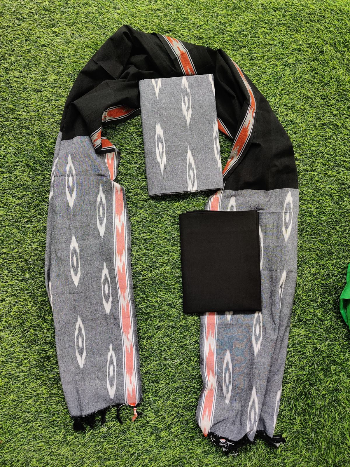 IKAT POCHAMPALLY UNSTITCHED SET(BLACK AND GREY)